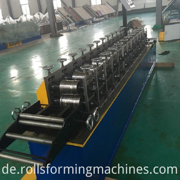 Rolltor Froming Machine System - füttern und begradigen Shutter Door Roll Froming Machine System --feeding and straightening